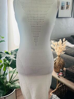 HERA Seamless White Bodycon Dress with Geometric Vent Detail